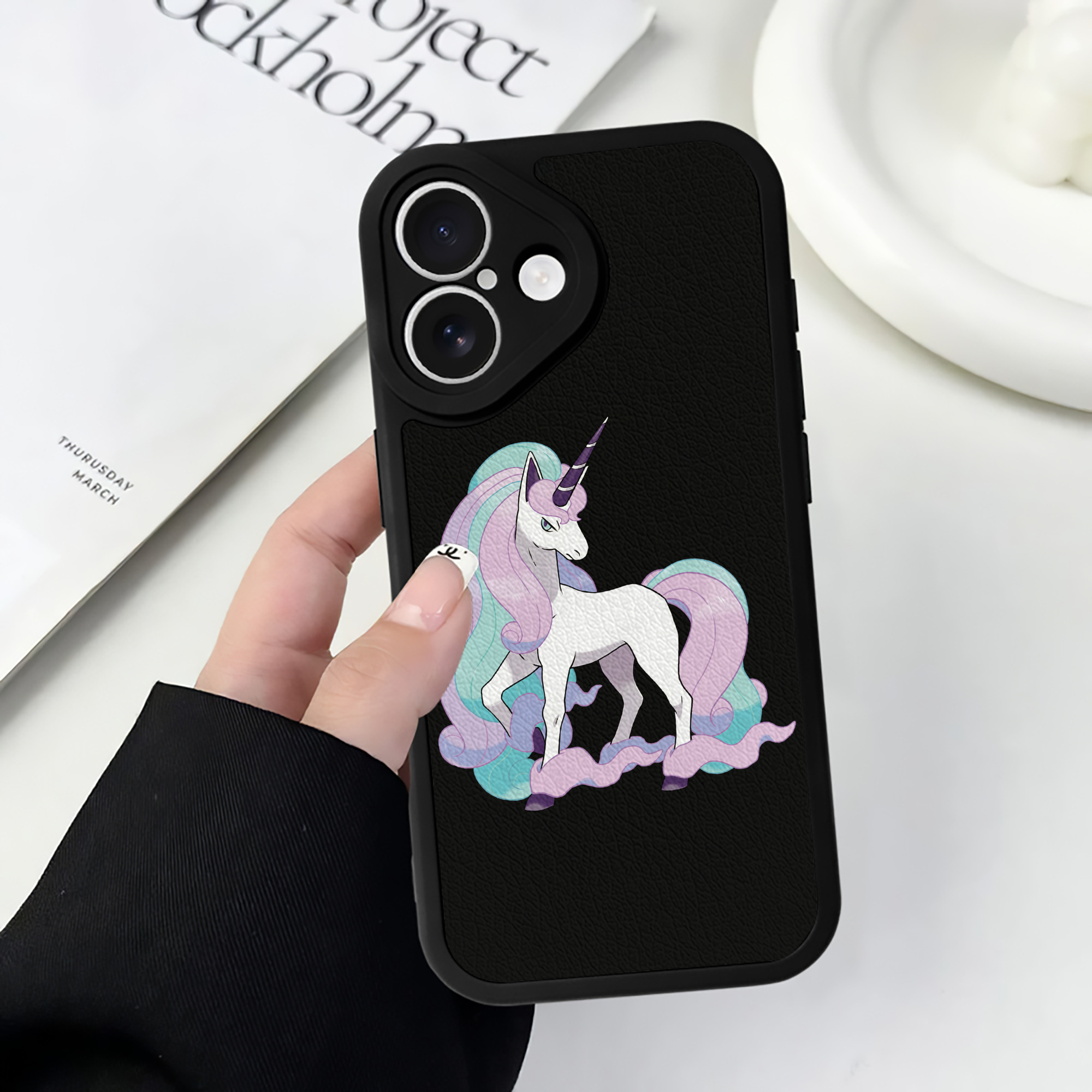 （画像用） ポケットモンスター Pokémon 【iPhone 16シリーズ対応】シリコンスマホケース（レザー調） 材質：シリコン